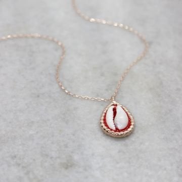 Kırmızı Mineli Deniz Kabuğu Kolye