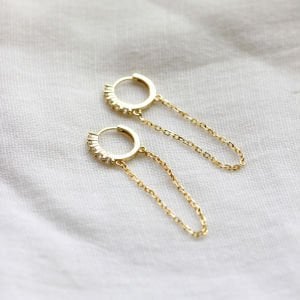 Zincirli ve Tek Sıra Taşlı Halka Küpe