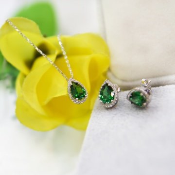 Zümrüt Taşlı Pırlanta Montur Damla Kolye & Küpe