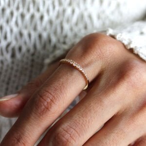 Süzme Sıra Taşlı Yüzük