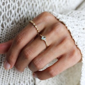 Mini Taşlı Yarım Tur Yüzük