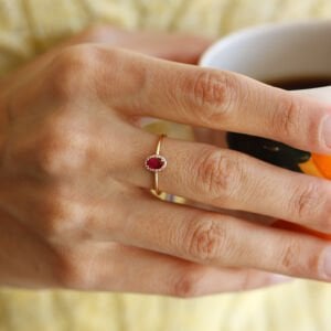 Mini Pırlantalı Oval Yakut Yüzük