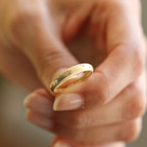 Parıltı Detaylı Mat Bomb Yüzük