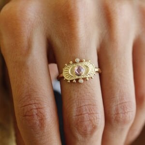 Hilal Motifli Pembe Taşlı Yüzük