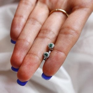 Mini Zümrüt Tektaş Küpe