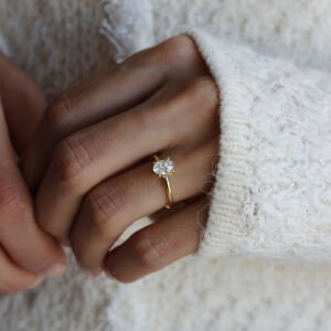 Oval Tek Taş Yüzük