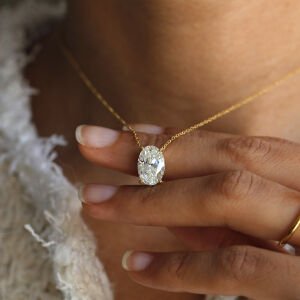 Ice Cut Oval Tek Taş Kolye