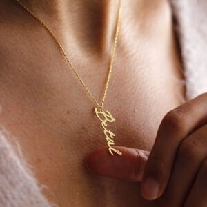 Dikey El Yazısı İsim Kolye