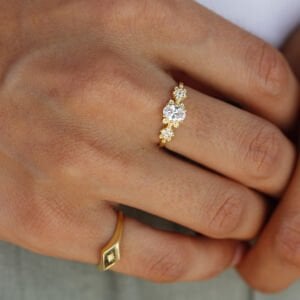 Beyaz Taşlı Vintage Yüzük