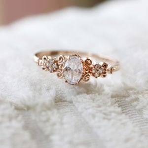 Beyaz Taşlı Vintage Yüzük