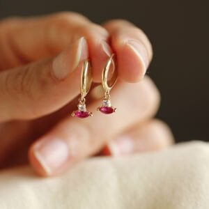 Tasarım Mekik Yakut Sallantılı Halka Küpe