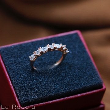 Damla ve Yuvarlak Taşlı Tasarım Yeditaş Yüzük