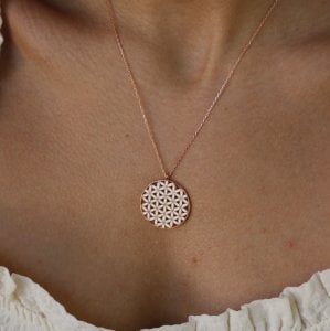 Beyaz Mineli Yaşam Çiçeği Kolye