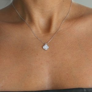 Yonca Kesim Taşlı Baget Kolye