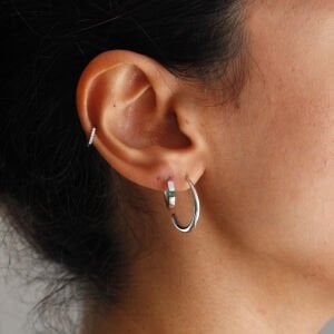 Kıstırma Yeşil Taşlı Mini Halka Küpe