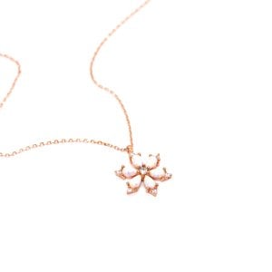 Beyaz Opal Taşlı Kar Tanesi Kolye