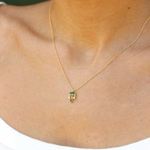 Yeşil Taşlı Tasarım Mekik Kolye