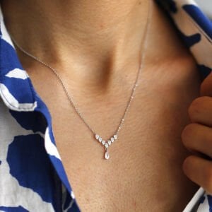 Damla Taşlı V Kolye