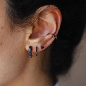 Öp Üç sıra Siyah Taşlı Bombeli Halka Küpe