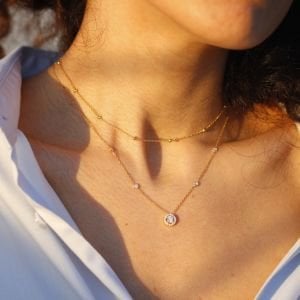 Sıra Taşlı Orta Boy Tektaş Kolye