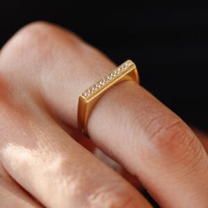 Retro Uzun Dörtgen Tek Sıra Yüzük