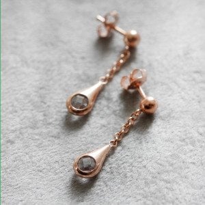 Damla Sallantılı Top Küpe